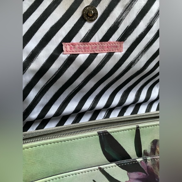 Gray/green Framed Botanical House of Disaster Messenger Purse with Gold Chain - Picture 6 of 13